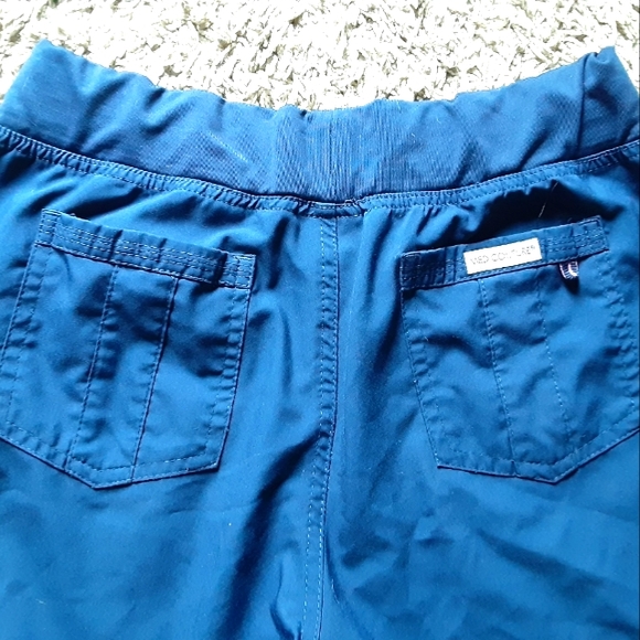 MedCouture Scrub Set, Navy Blue - Picture 5 of 8